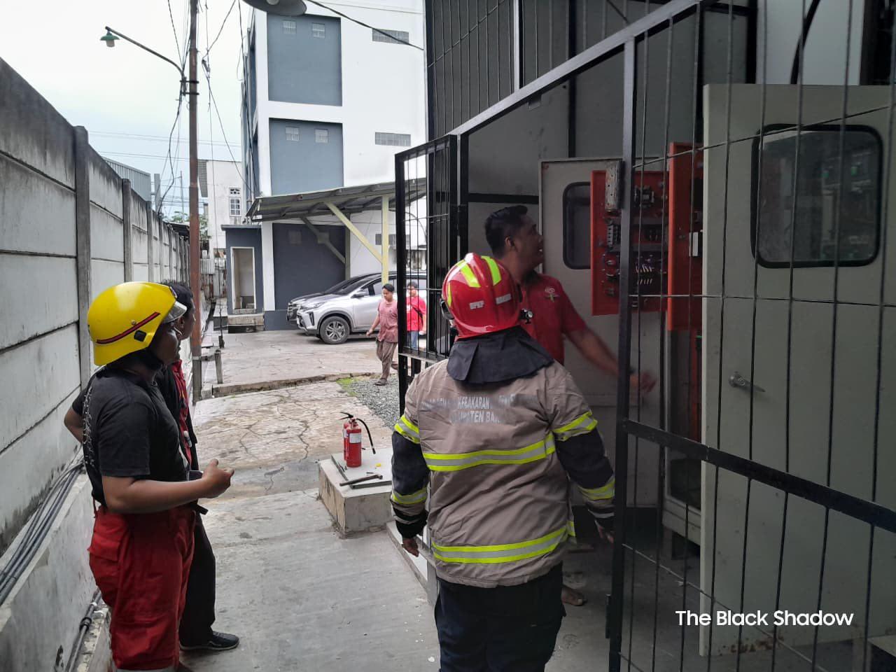 Kebakaran Gudang di Kertak Hanyar, DPKP Banjar Langsung Terjun ke Lokasi