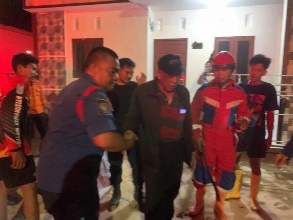 DPKP Banjar Temukan Pria Yang Tersesat Di Hutan Gambut.