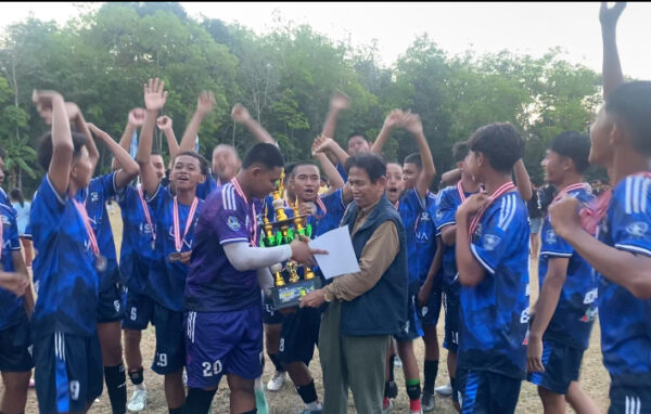 Partai Final, SSB Batuah dan Sinar Muda Bawa Pulang Trofi Piala Soeratin U15 Dan U13.