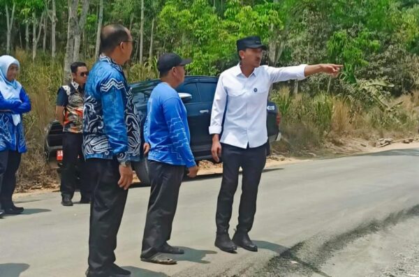 Saidi Mansyur Patikan Perbaikan Jalan Desa Bi’ih Sesuai Rencana.