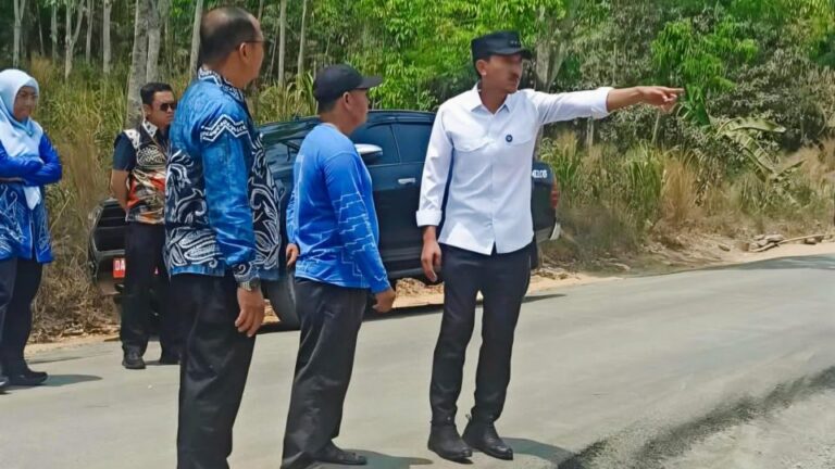 Saidi Mansyur Patikan Perbaikan Jalan Desa Bi’ih Sesuai Rencana.